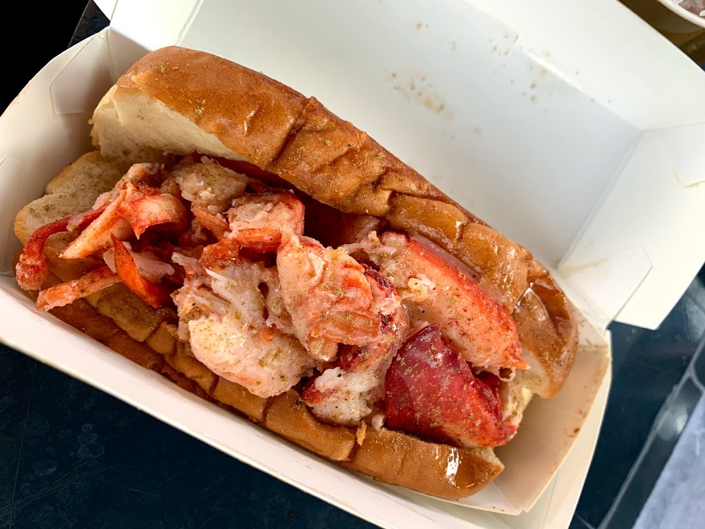 Lukes Lobster Brooklyn Bridge Park | 11 Water St, Brooklyn, NY 11201 | Phone: (917) 882-7516