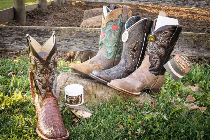 Timmermanns Ranch & Saddle Shop | 29550 W Roberts Rd, Island Lake, IL 60042, USA | Phone: (847) 526-8066