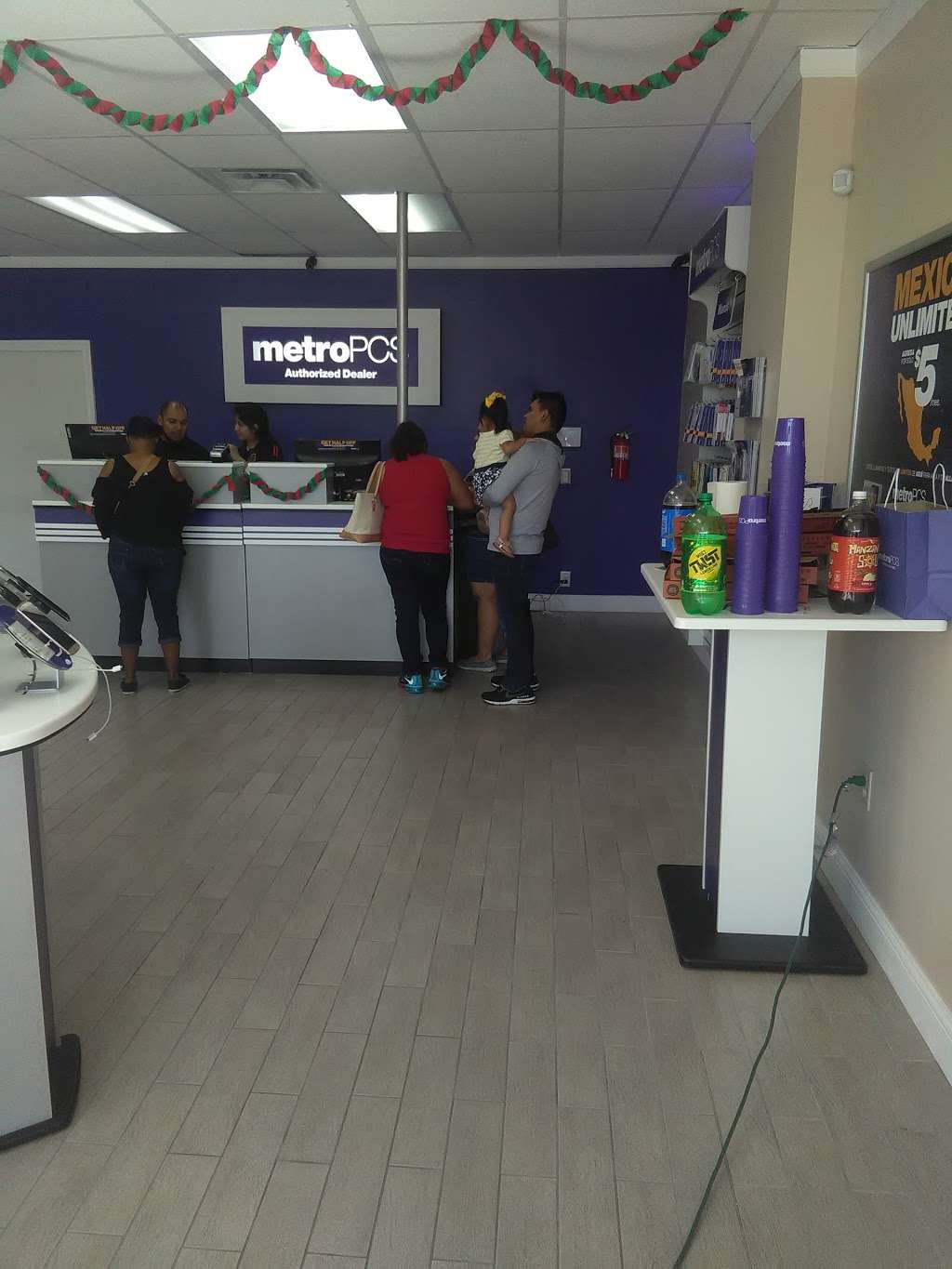 Metro by T-Mobile | 2410 Duncanville Rd Ste 100, Dallas, TX 75211, USA | Phone: (469) 521-1315