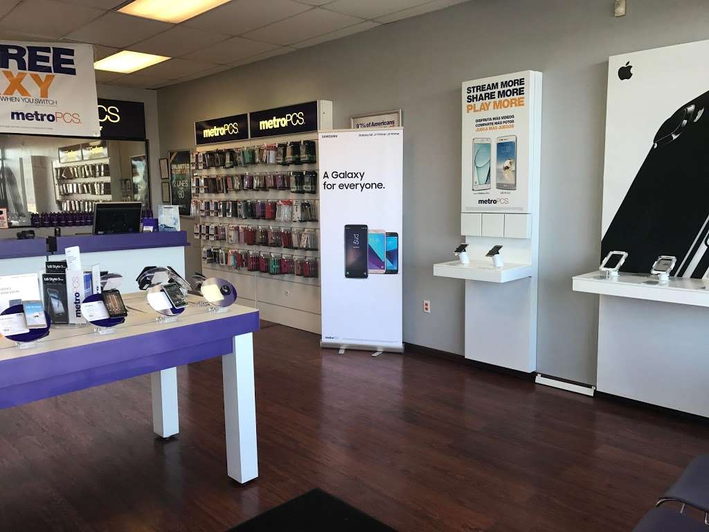 Metro by T-Mobile | 1443 N Jones Blvd, Las Vegas, NV 89108, USA | Phone: (702) 629-2700