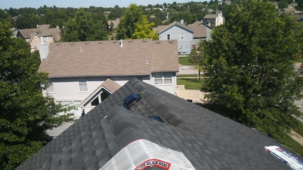 A & S Roofing LLC | 4702 E 45th St, Kansas City, MO 64130 | Phone: (819) 491-1801