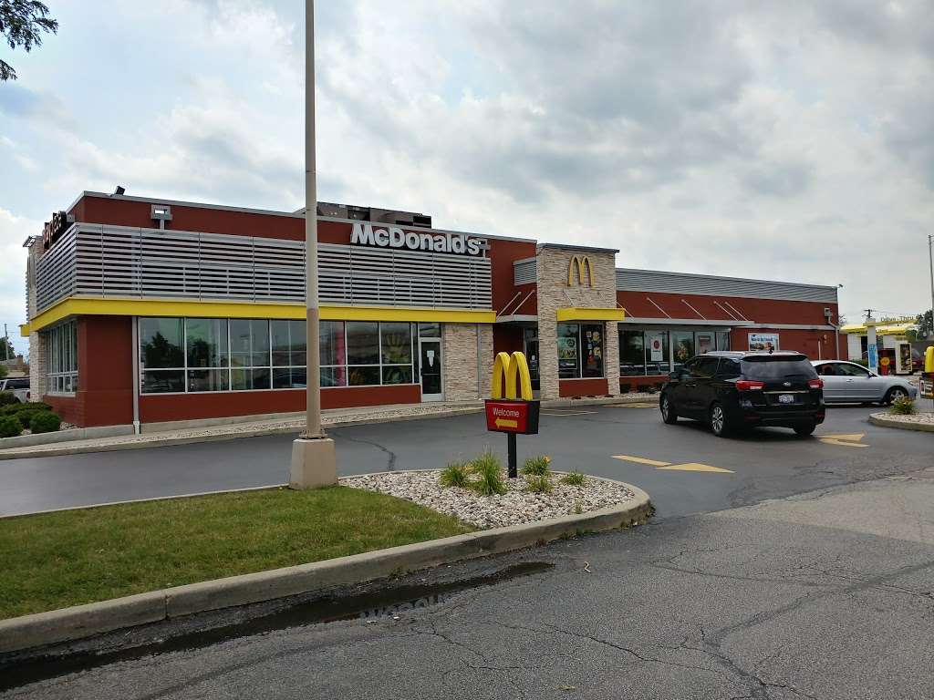 McDonalds | 6200 Broadview Village Square, Broadview, IL 60155, USA | Phone: (708) 338-2523