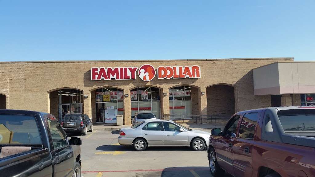 Family Dollar | 1054 N Carrier Pkwy, Grand Prairie, TX 75050, USA | Phone: (972) 237-0513