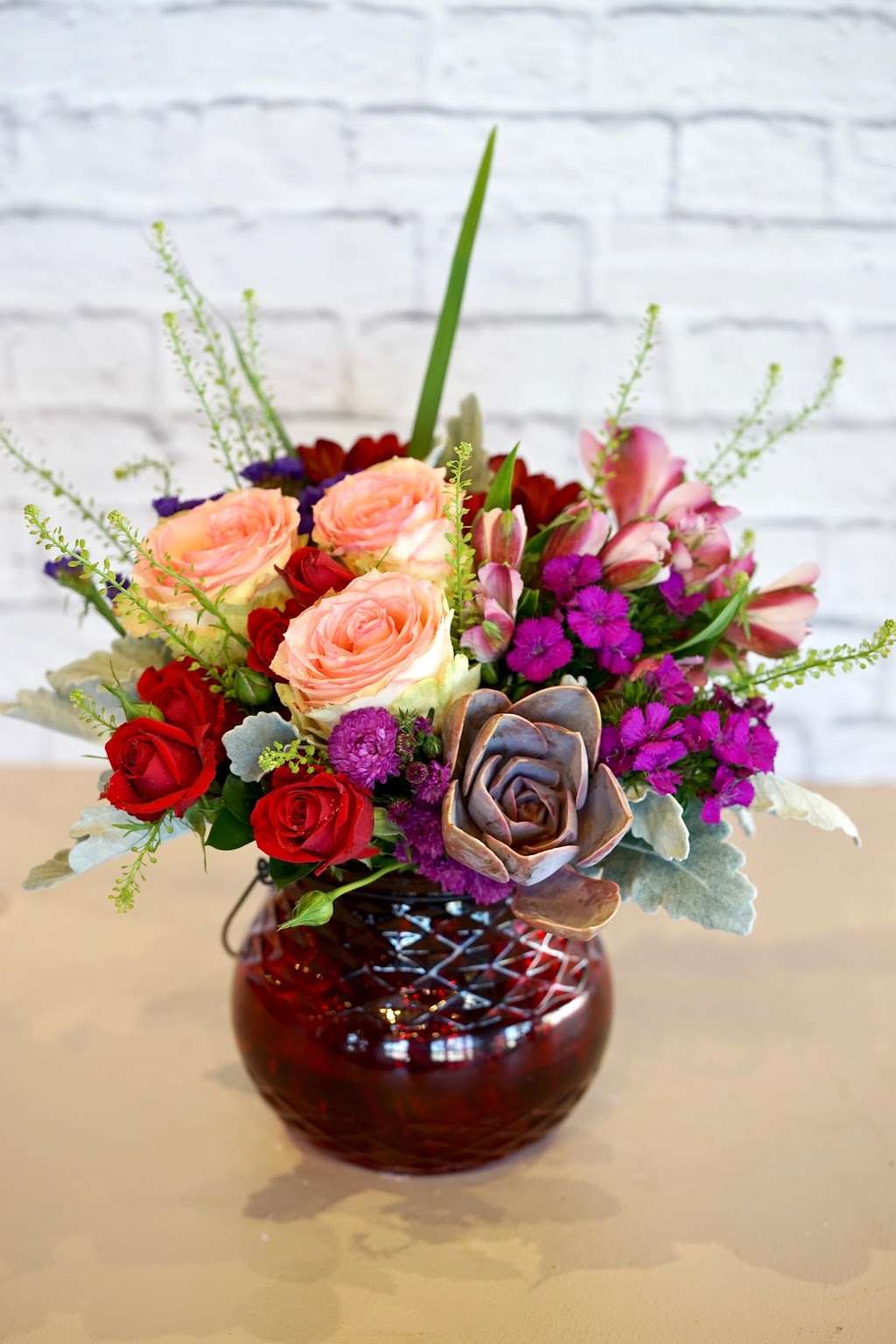 Madison Avenue Flower Shop | 3150 Thompson Rd, Indianapolis, IN 46225, USA | Phone: (317) 786-0431