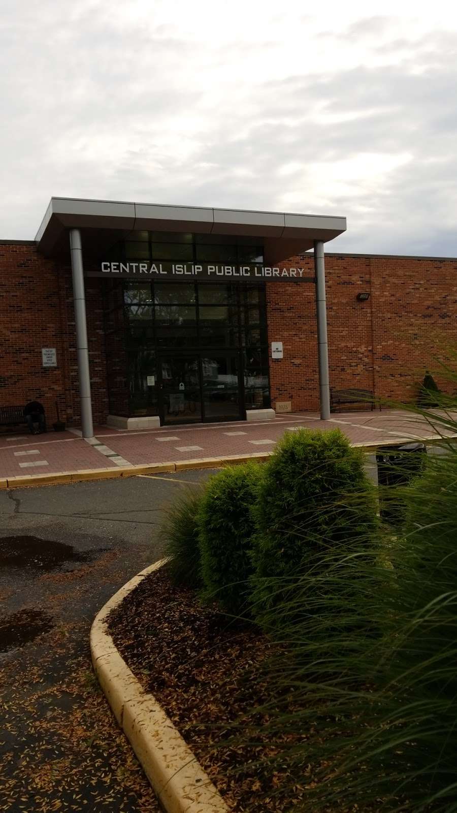 Central Islip Public Library | 33 Hawthorne Ave, Central Islip, NY 11722, USA | Phone: (631) 234-9333