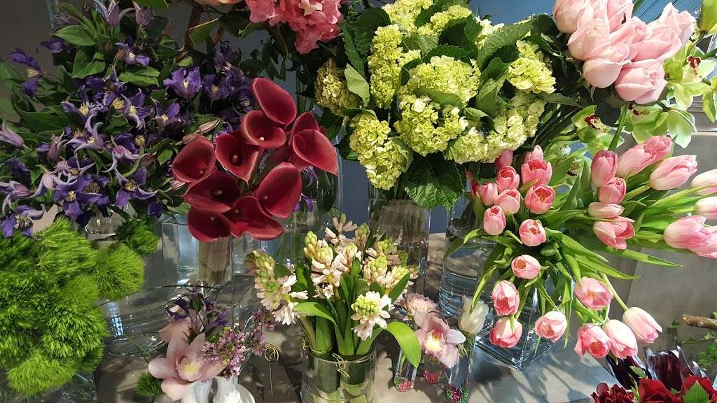 Bouquets & Beyond Florals and Events | 787 Main Street South, Suite B4, Woodbury, CT 06798, USA | Phone: (203) 586-1899