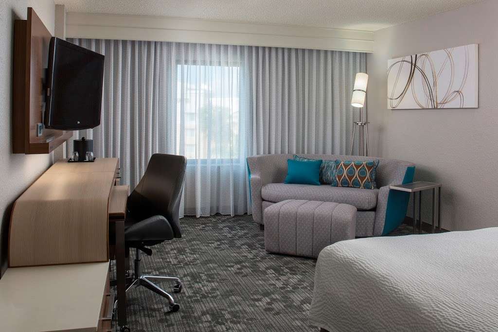 Courtyard by Marriott Orlando Lake Buena Vista in the Marriott V | 8623 Vineland Ave, Orlando, FL 32821, USA | Phone: (407) 938-9001