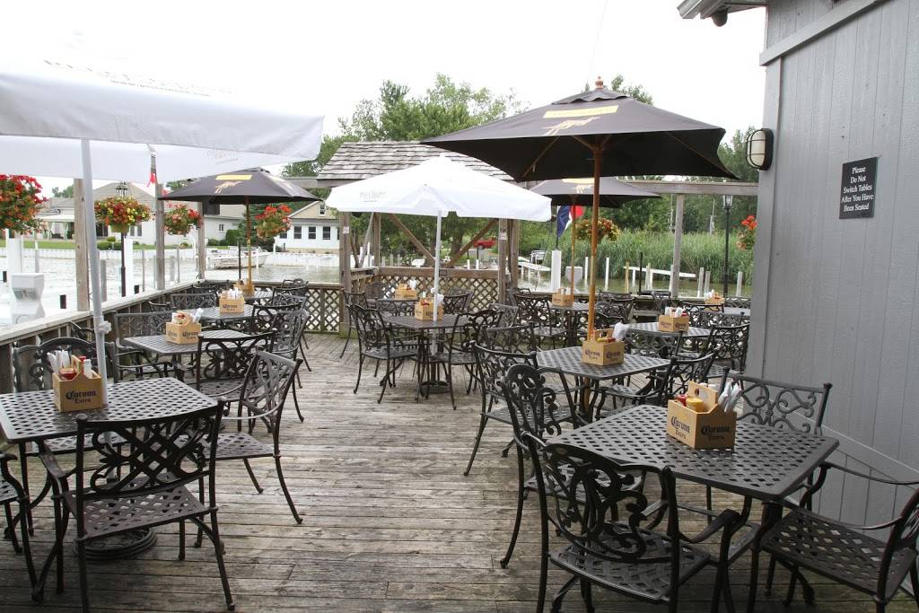 Sandbar Waterfront Grill | 930 Old Tecumseh Rd, Belle River, ON N0R 1A0, Canada | Phone: (519) 979-5624