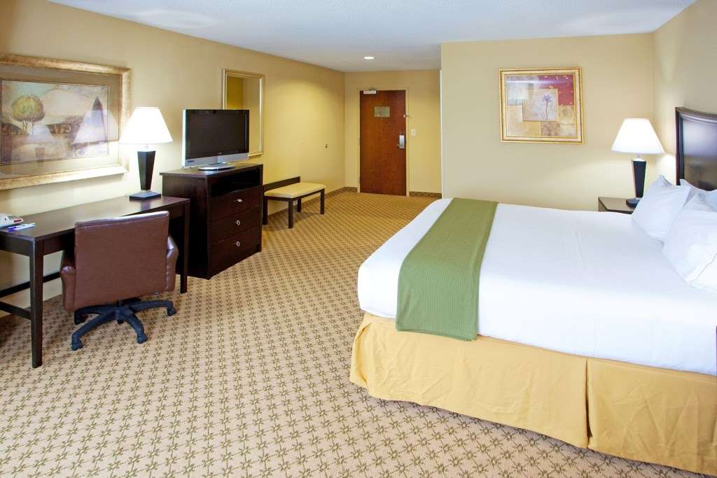 Holiday Inn Express & Suites Chestertown | 150 Scheeler Rd, Chestertown, MD 21620, USA | Phone: (410) 778-0778