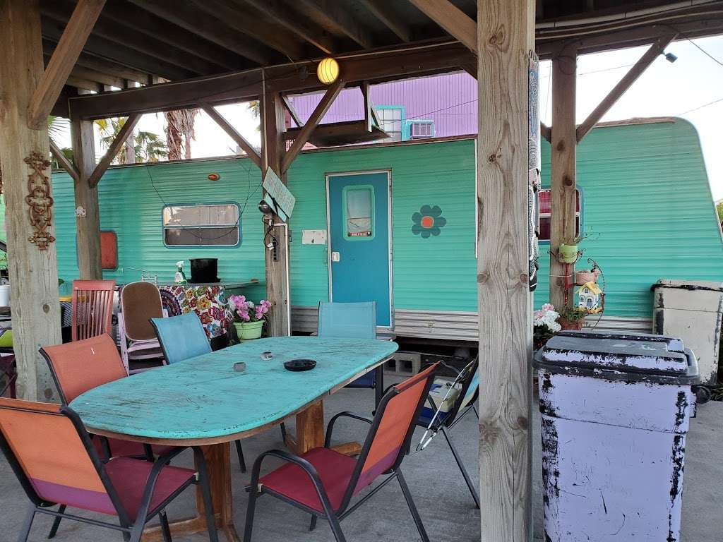 Crystal Beach Cabanas | 1014b Lakewood Dr, Galveston, TX 77550, USA | Phone: (832) 228-7221