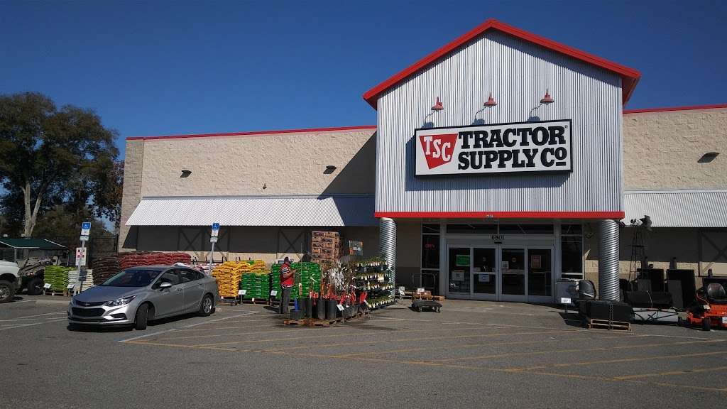 Tractor Supply Co. | 6801 State Rd 50, Groveland, FL 34736, USA | Phone: (352) 429-2502