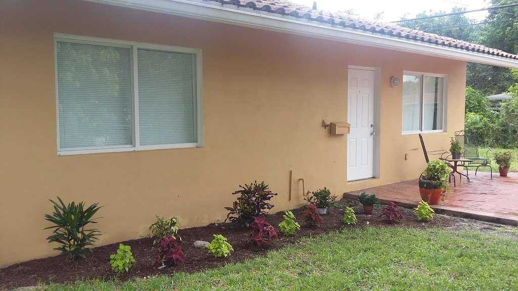 Vacation Cottage | 510 SW 17th St, Fort Lauderdale, FL 33315, USA | Phone: (954) 682-5525