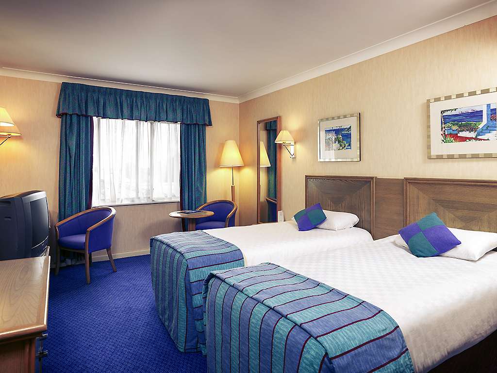 Mercure Dartford Brands Hatch Hotel | Brands Hatch Rd, West Kingsdown, Dartford DA3 8PE, UK | Phone: 0871 376 9008