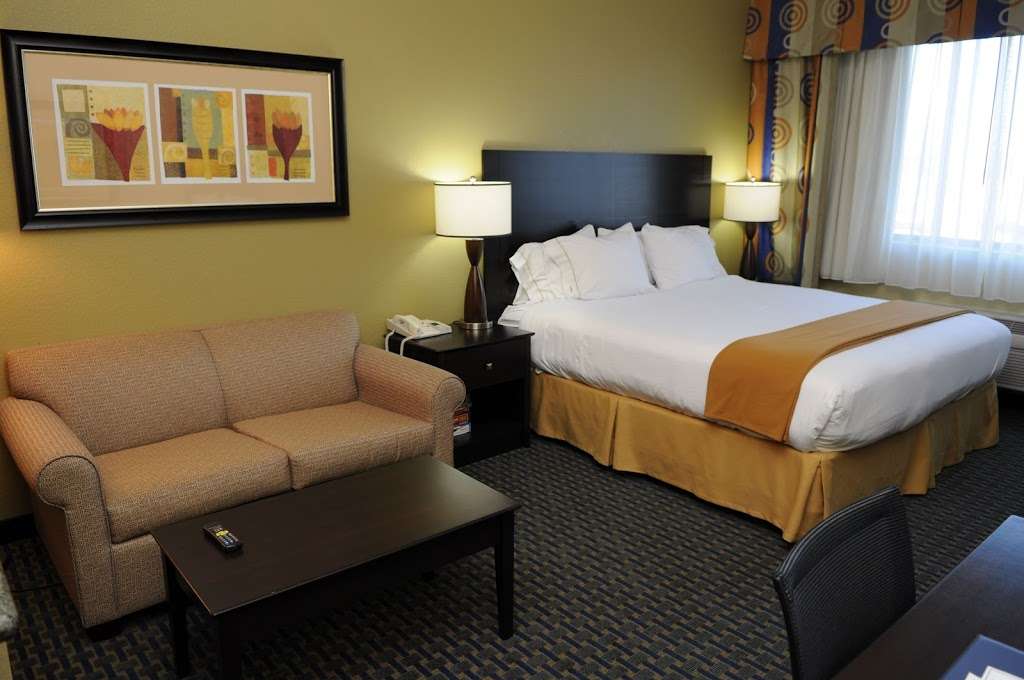 Holiday Inn Express & Suites Phoenix/Chandler (Ahwatukee) | 15221 S 50th St, Phoenix, AZ 85044, USA | Phone: (480) 785-8500