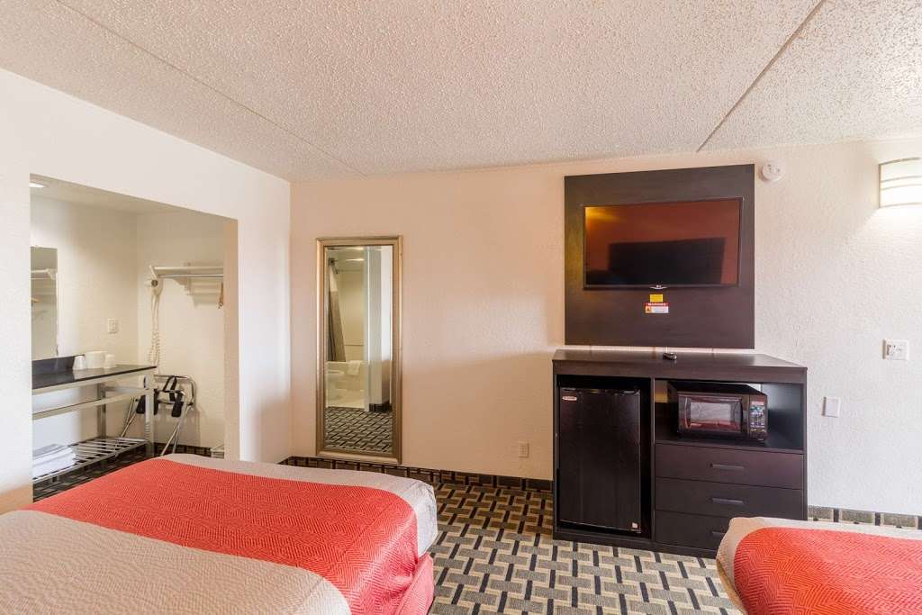 Motel 6 Houston - Brookhollow | 5555 W 34th St, Houston, TX 77092, USA | Phone: (713) 682-8588