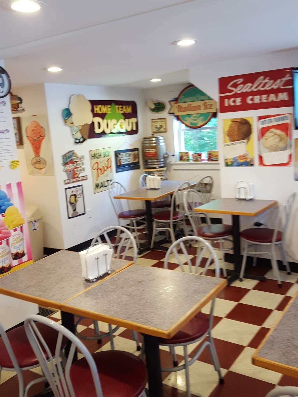 Jeff and Marias Old Fashioned Ice Cream and Food | 918 Salem St, Groveland, MA 01834, USA | Phone: (978) 891-3575