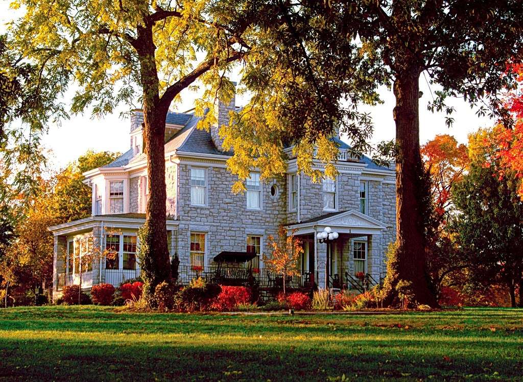 Hawthorn, A Bed and Breakfast | 1 Hawthorne Pl, Independence, MO 64052, USA | Phone: (816) 252-2607