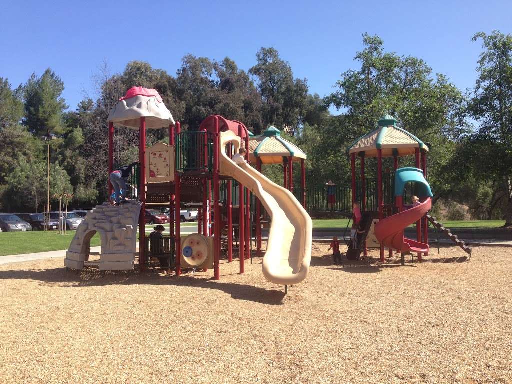 Montrose Community Park | 3529 Clifton Pl, Glendale, CA 91208, USA | Phone: (818) 548-2184