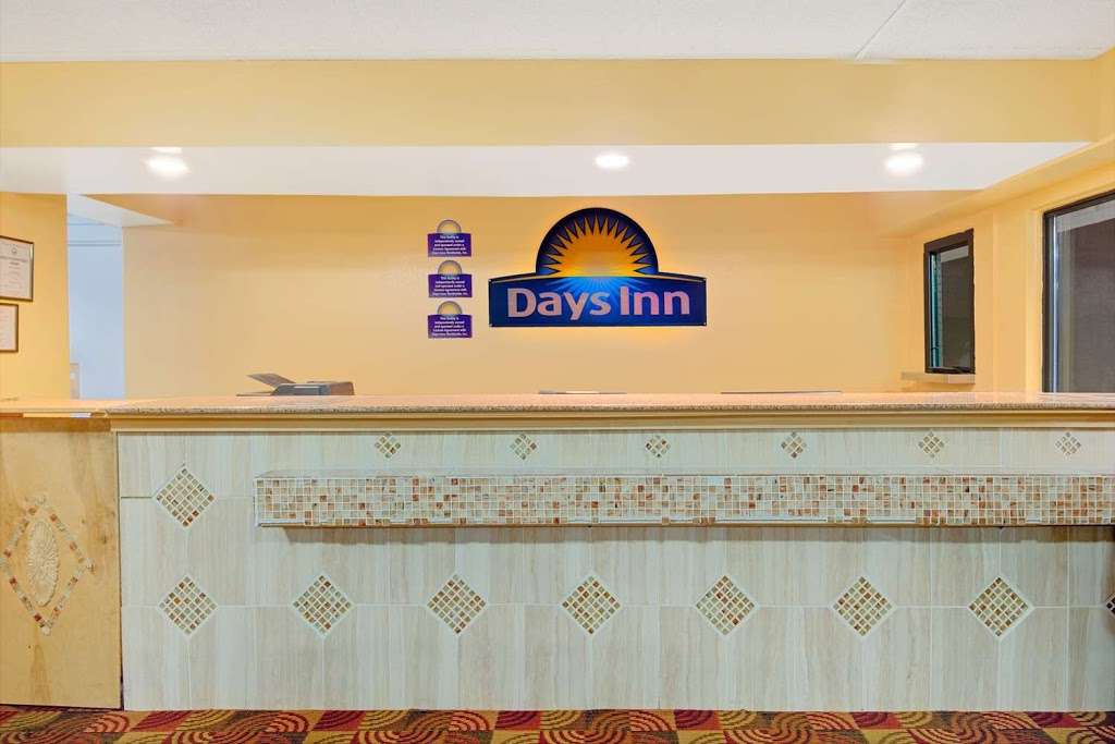 Days Inn by Wyndham Independence | 13712 E 42nd Terrace S, Independence, MO 64055, USA | Phone: (816) 743-4283