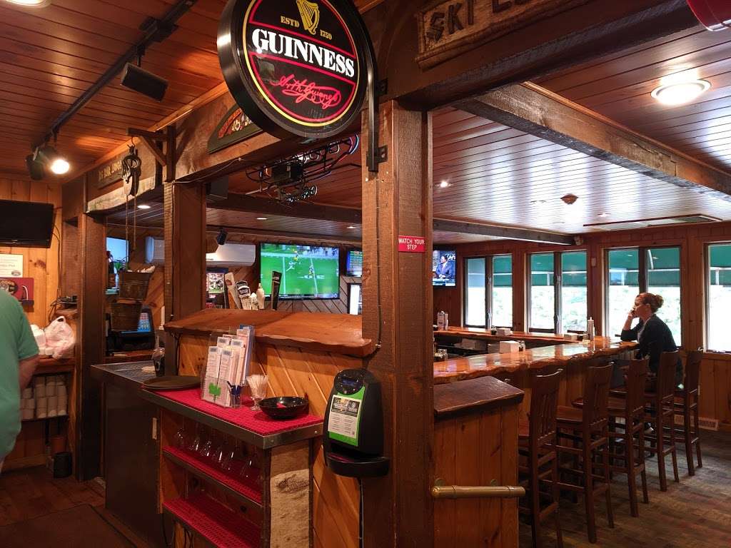 The Lodge Pub & Eatery | 40 Breakneck Hill Rd, Lincoln, RI 02865, USA | Phone: (401) 725-8510