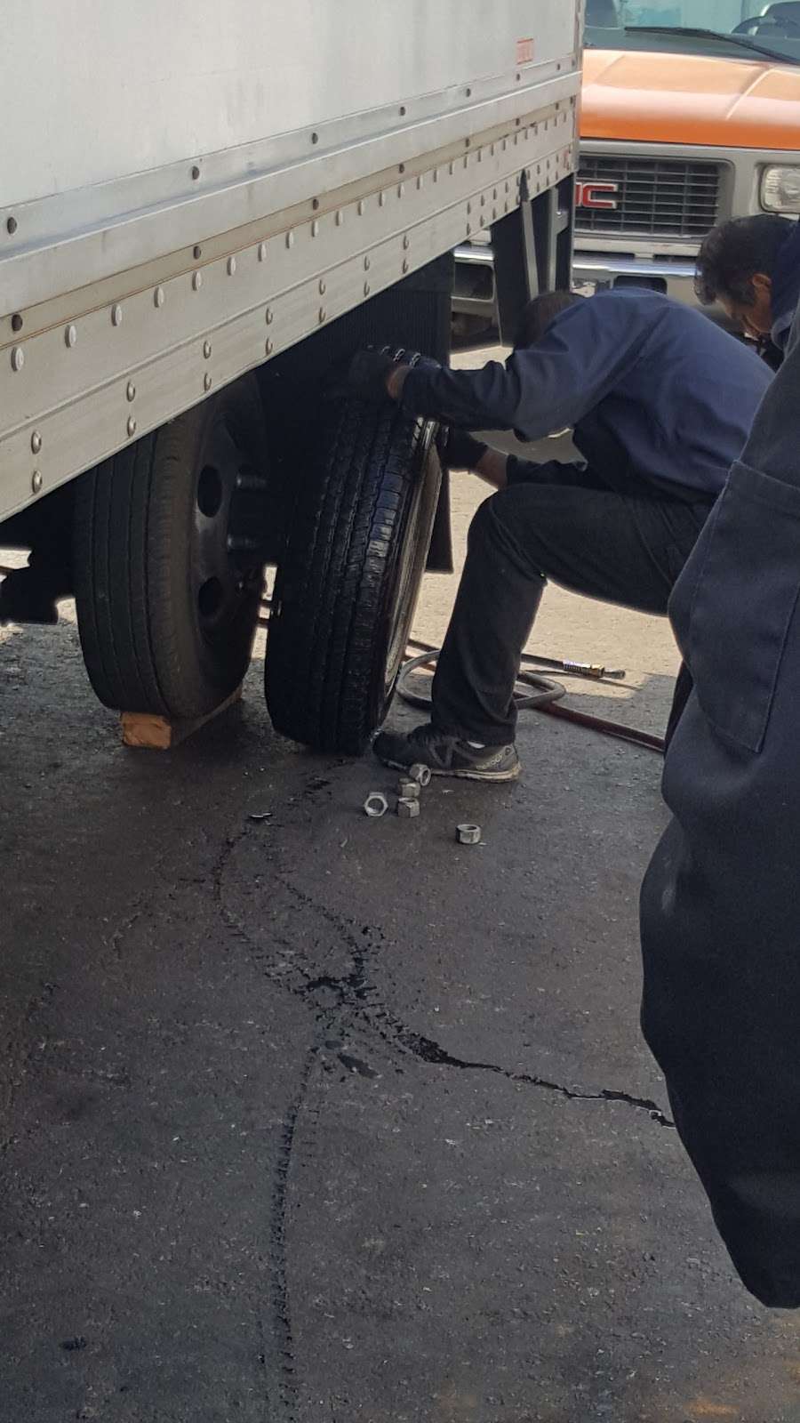 Amaya Tires 24 Hours Road Services | Photo 10 of 10 | Address: 6206 S Main St, Los Angeles, CA 90003, USA | Phone: (323) 234-2423