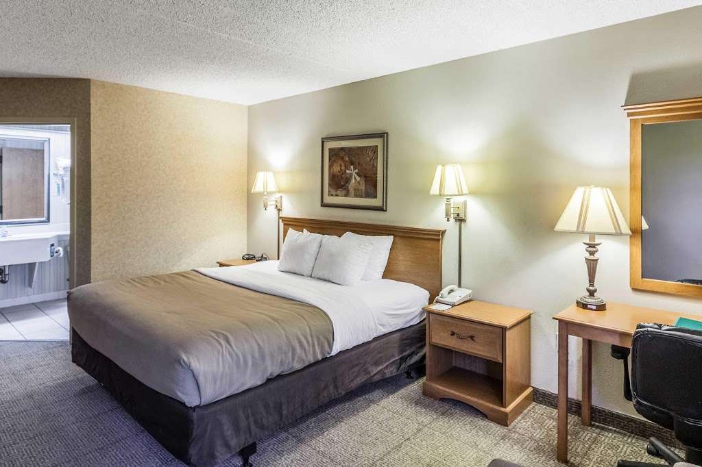 Quality Inn San Antonio Fiesta at Six Flags | 6755 N Loop 1604 W, San Antonio, TX 78249, USA | Phone: (210) 696-4766