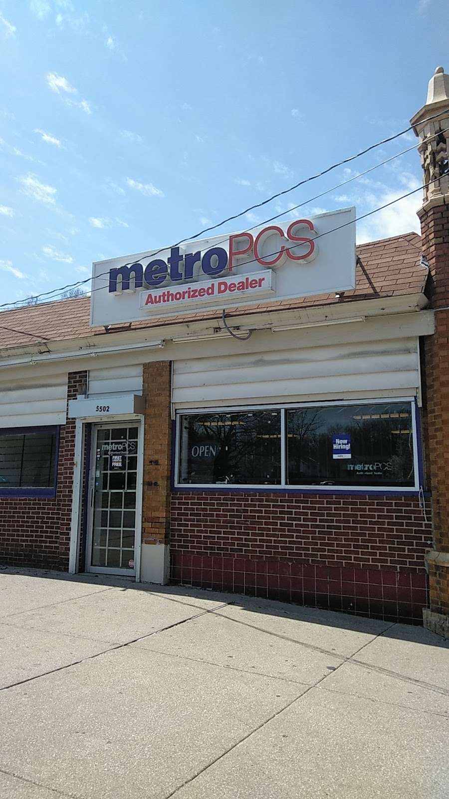Metro by T-Mobile | 5502 The Paseo, Kansas City, MO 64110, USA | Phone: (888) 863-8768