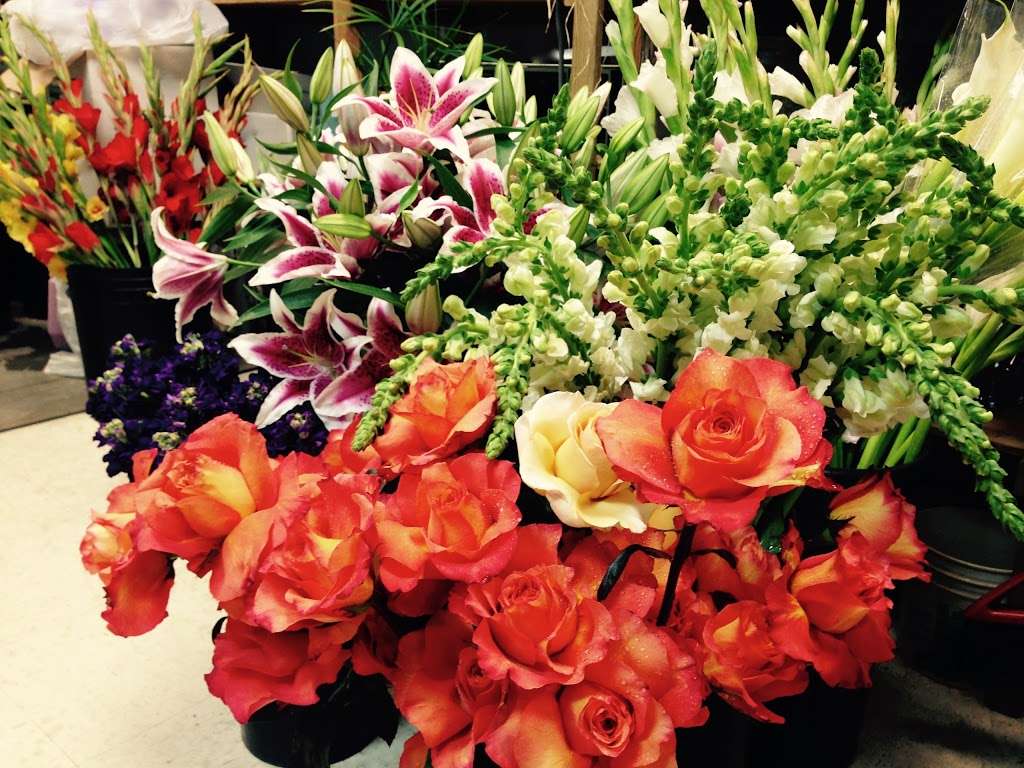 F J Florists | 8000 S Gessner Rd # 700, Houston, TX 77036, USA | Phone: (713) 778-0028