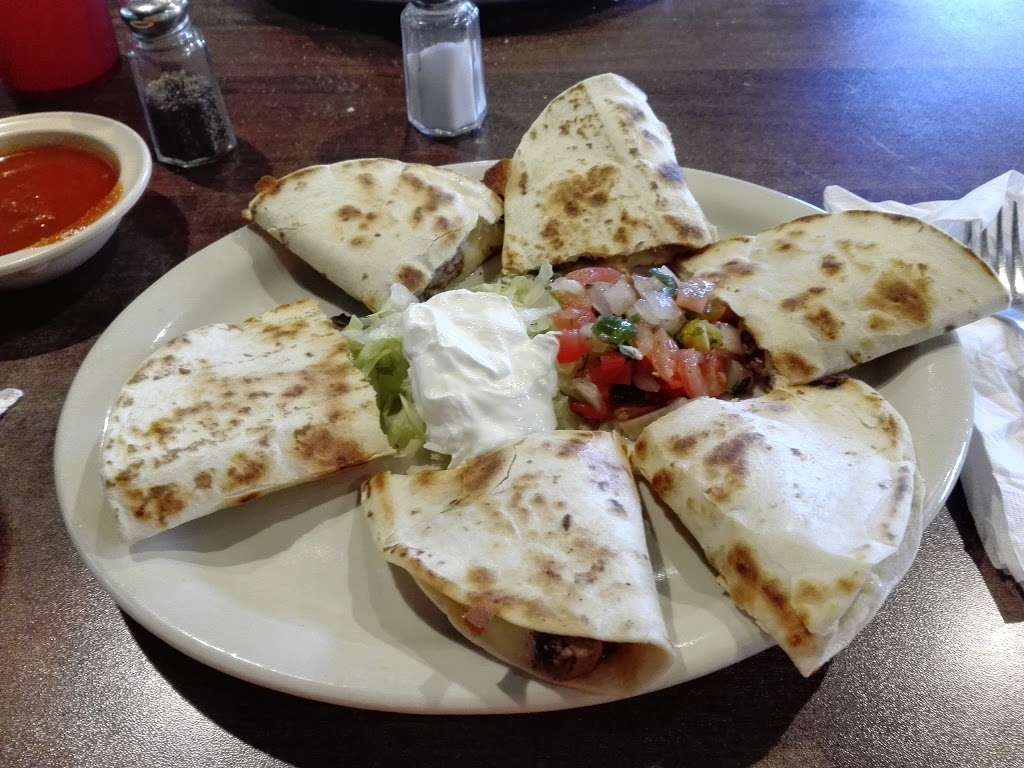 Victorias Mexican Restaurant | 367 Avenue E, Van Vleck, TX 77482 | Phone: (979) 557-2067