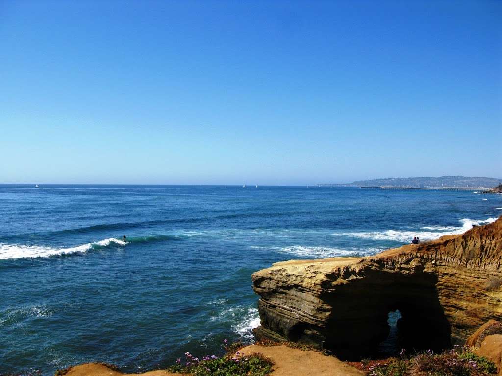 Sunset Cliffs Natural Park | Ladera St, San Diego, CA 92107, USA | Phone: (619) 525-8213