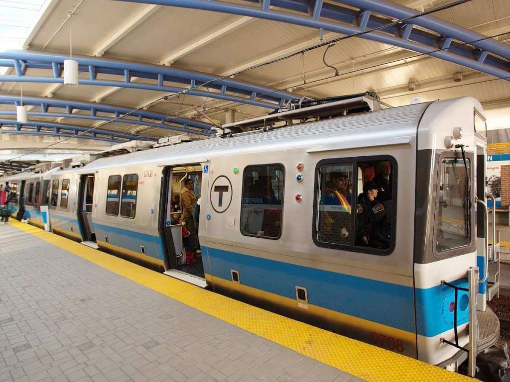 Boston Logan International Airport | 1 Harborside Dr, Boston, MA 02128, USA | Phone: (800) 235-6426