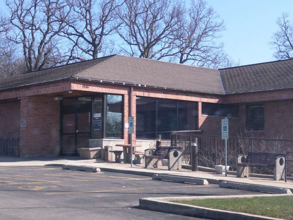 Round Lake Area Public Library | 906 Hart Rd, Round Lake, IL 60073, USA | Phone: (847) 546-7060