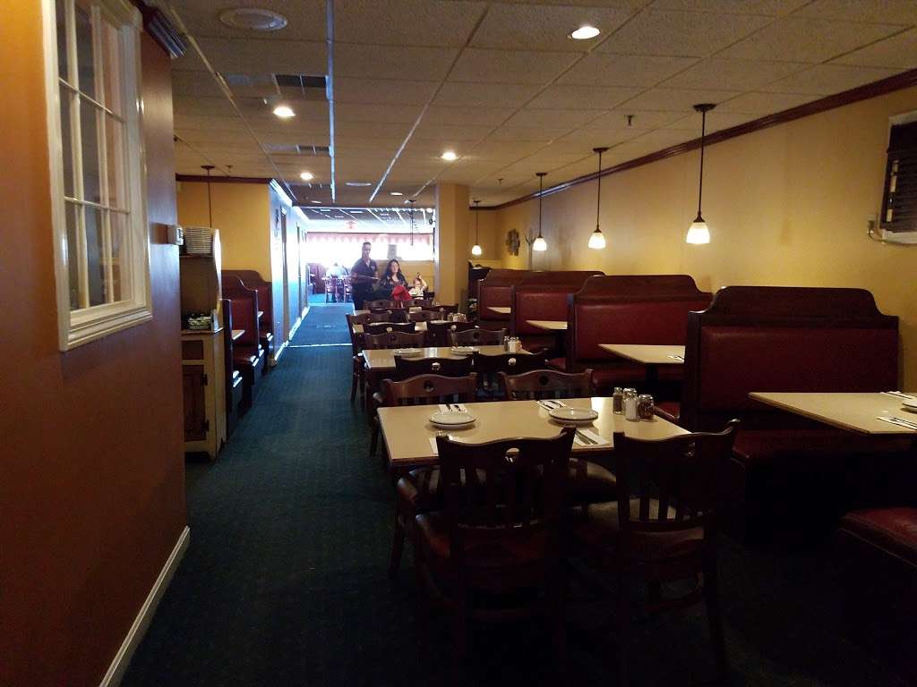 Sam & Joes Restaurant | 30 Water St, Danvers, MA 01923, USA | Phone: (978) 774-6262