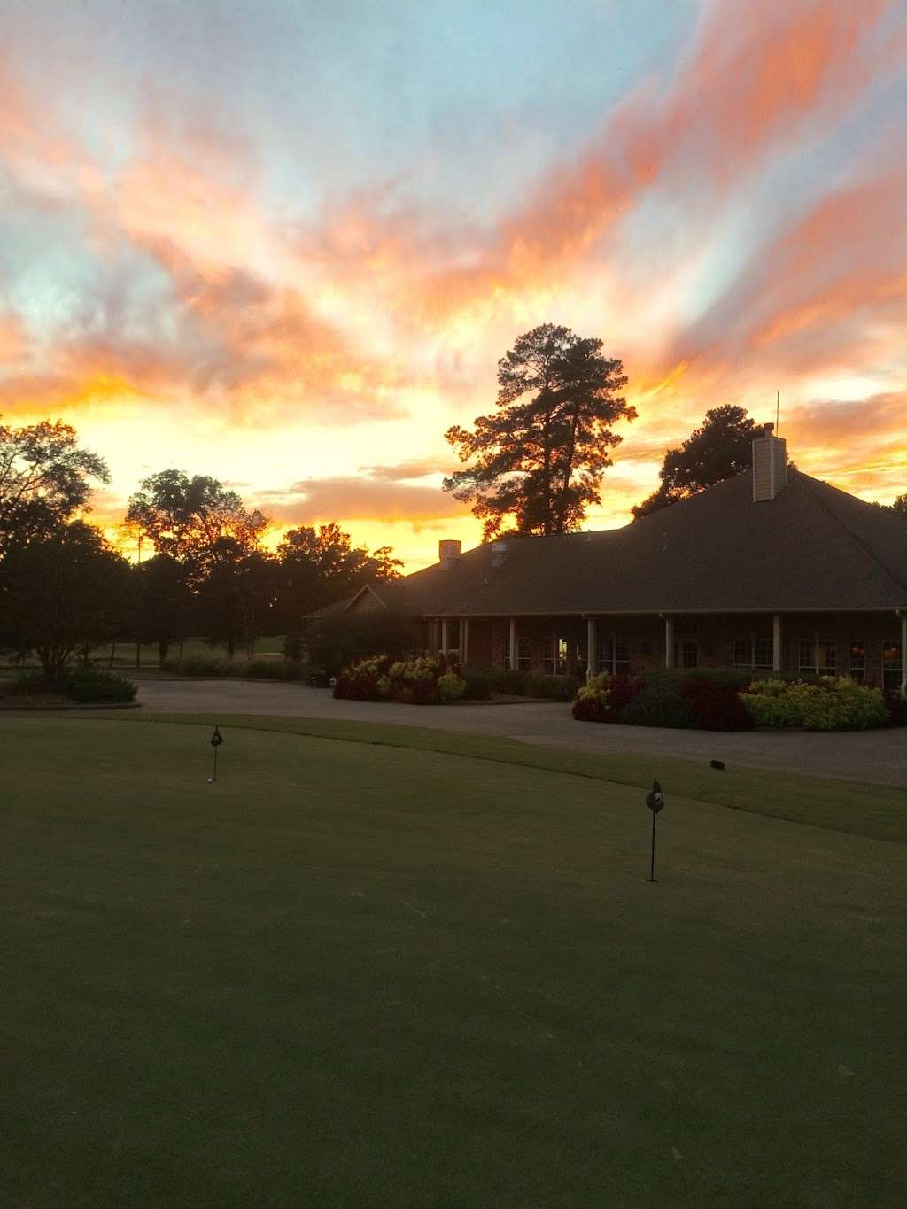 Lake Windcrest Golf Club | 10941 Clubhouse Cir, Magnolia, TX 77354, USA | Phone: (281) 259-2279