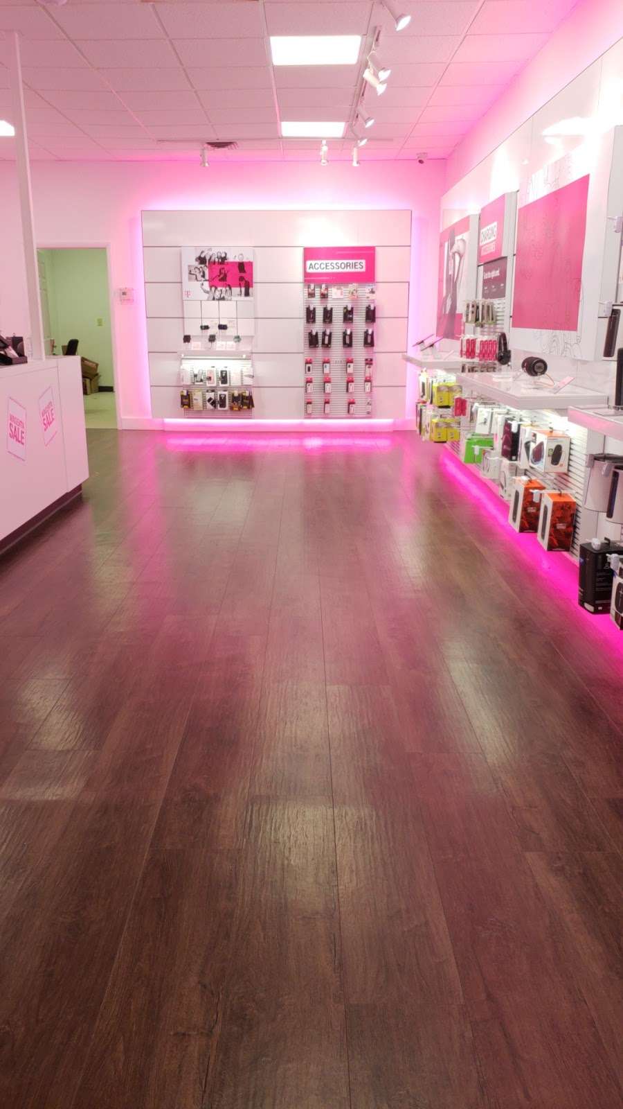 T-Mobile | 11 Main St #15, Hellertown, PA 18055 | Phone: (484) 207-0033