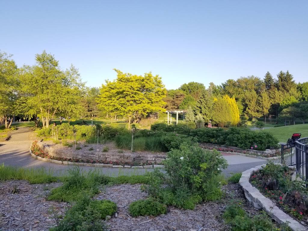 Muriel Sahlin Arboretum at Roseville Central Park | 2525 Dale St N, Roseville, MN 55113, USA | Phone: (651) 792-7006