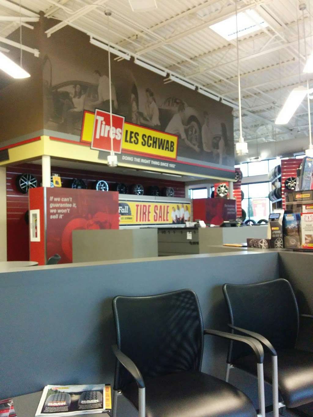 Les Schwab Tire Center | 15787 E Arapahoe Rd, Centennial, CO 80016, USA | Phone: (720) 870-3201