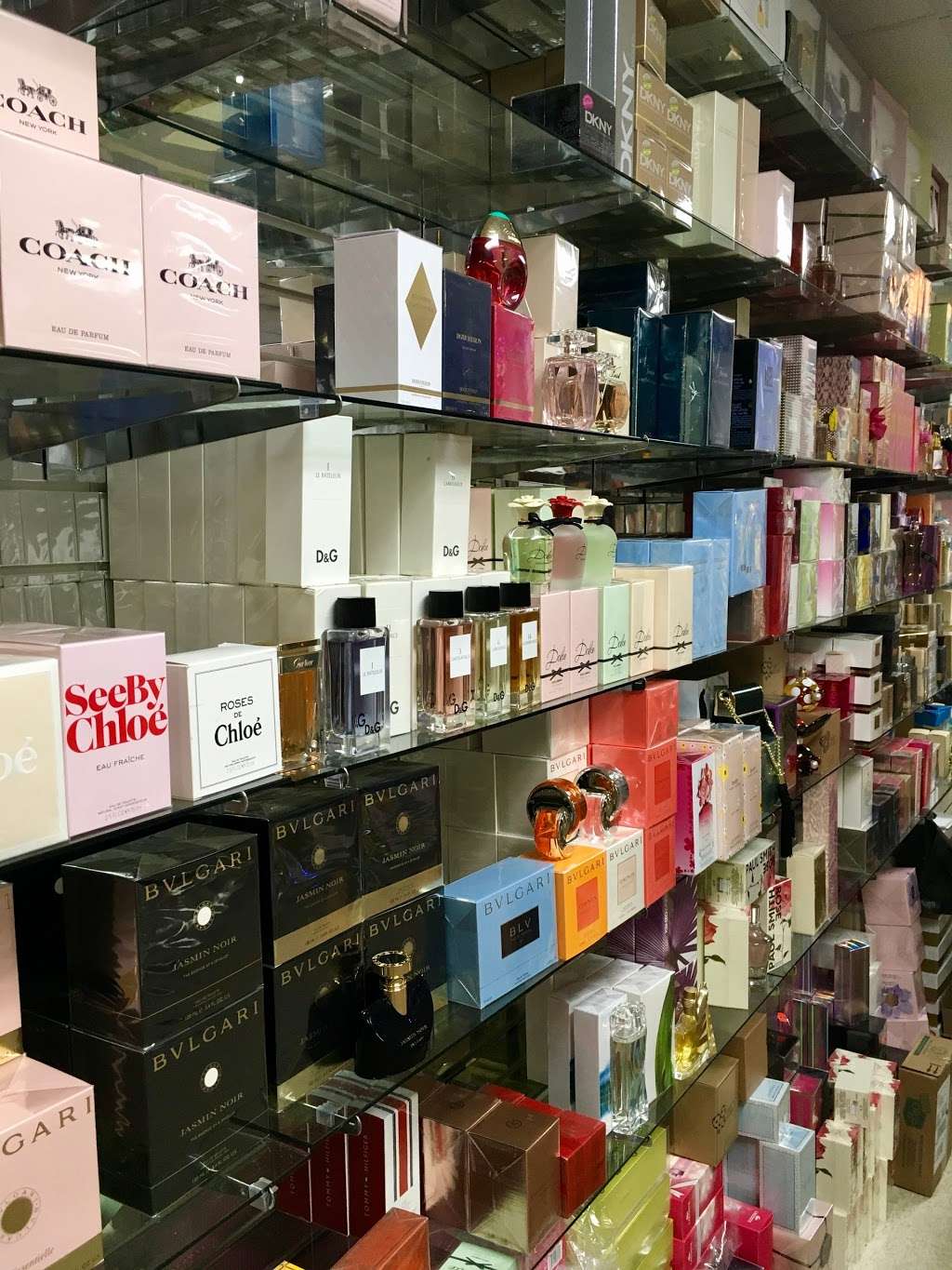 J B Fragrances | 7047 W Addison Ave, Chicago, IL 60634, USA | Phone: (773) 417-4642