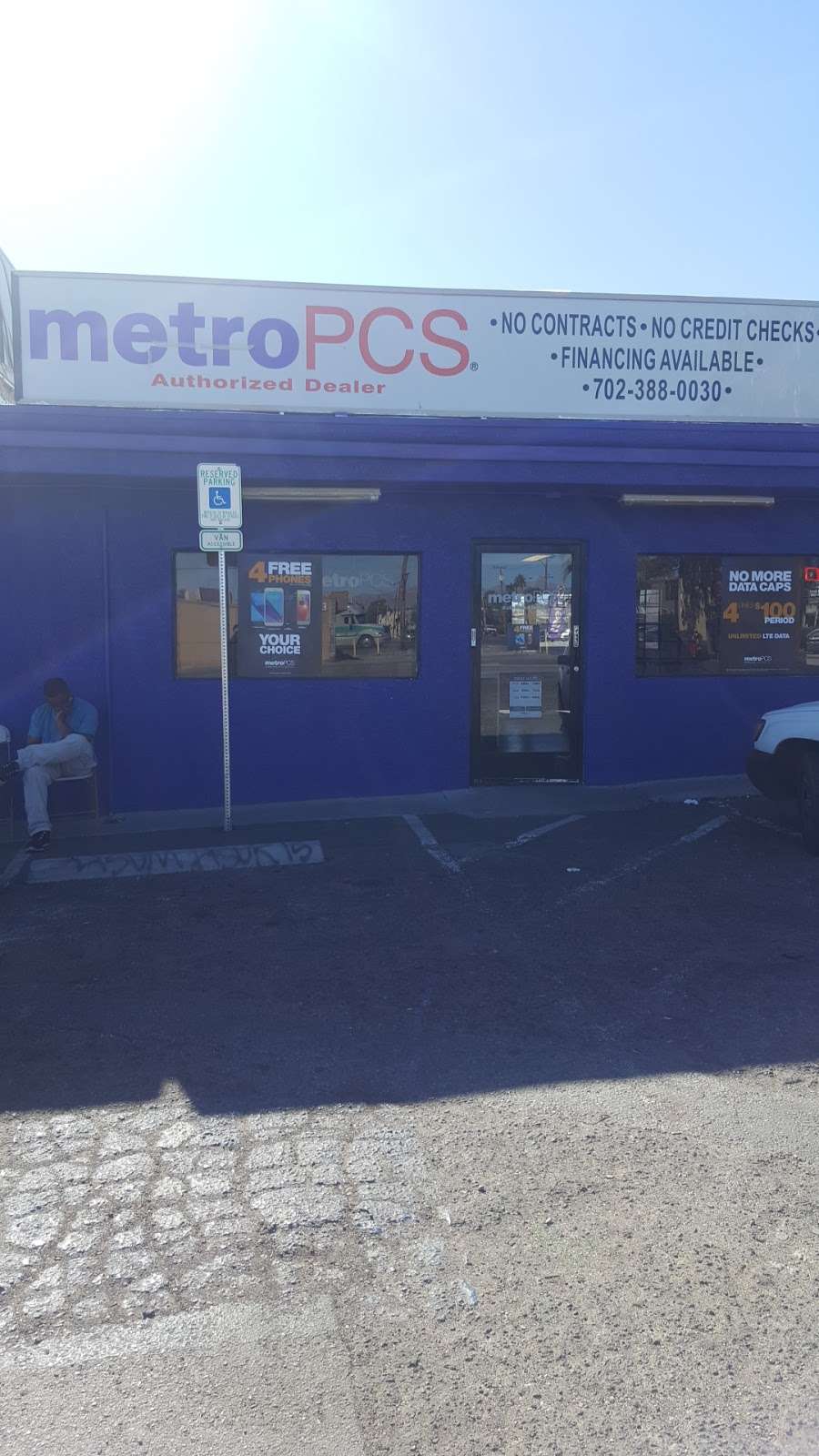 Metro by T-Mobile | 3216 Civic Center Dr, North Las Vegas, NV 89030, USA | Phone: (702) 388-0030