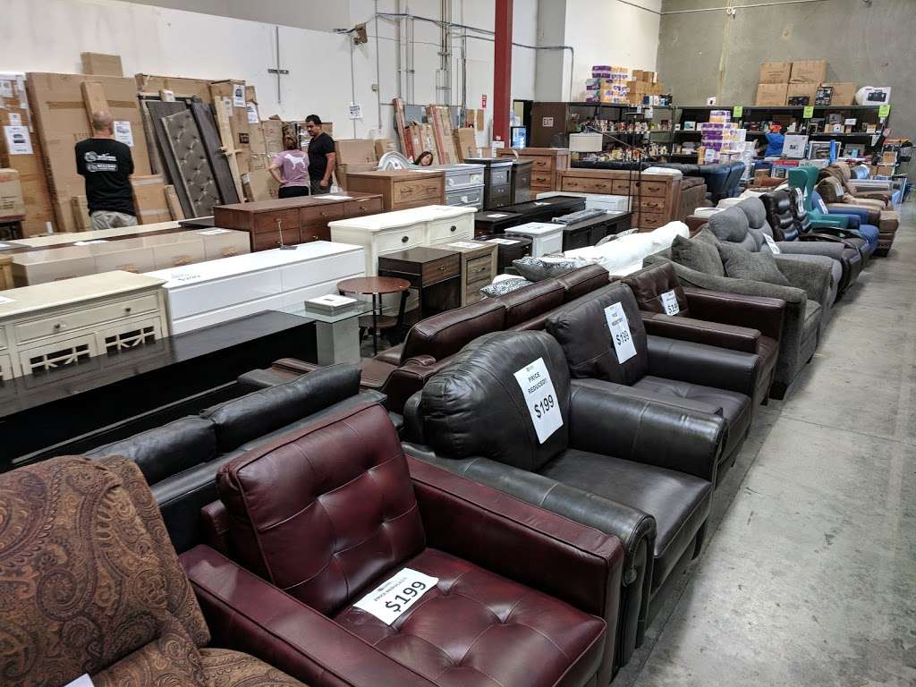 Bulldog Liquidators Valencia | 28408 Industry Dr, Valencia, CA 91355 | Phone: (661) 294-2488