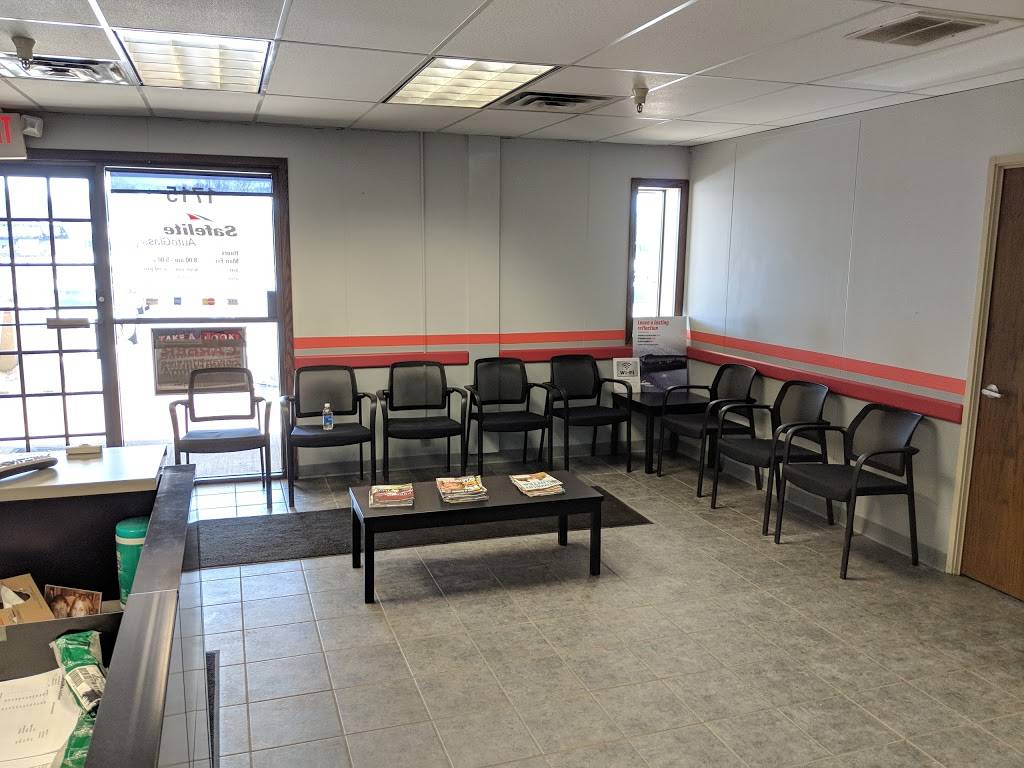 Safelite AutoGlass | 1715 Hwy 36 East, St Paul, MN 55109, USA | Phone: (612) 235-4851