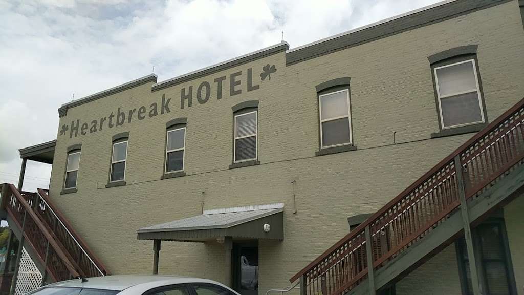 Heartbreak Hotel | 1350 S Canoe Creek Rd, Kenansville, FL 34739, USA | Phone: (407) 436-0536