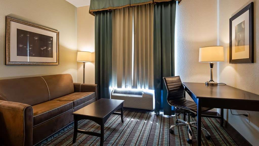 Best Western Plus Chain of Lakes Inn & Suites | 1321 N 14th St, Leesburg, FL 34748, USA | Phone: (352) 460-0118