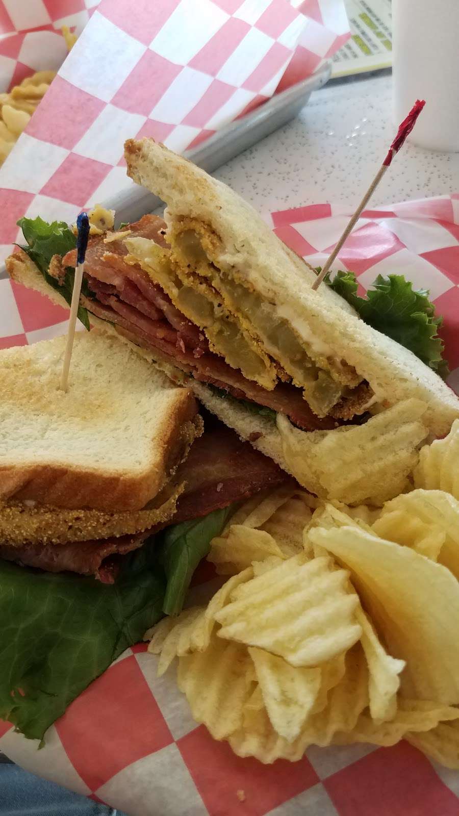 Bobbers Cafe at Shadyside Bait & Tackle | 2609, 1117 Alexandria Pike, Anderson, IN 46012, USA | Phone: (765) 393-2128