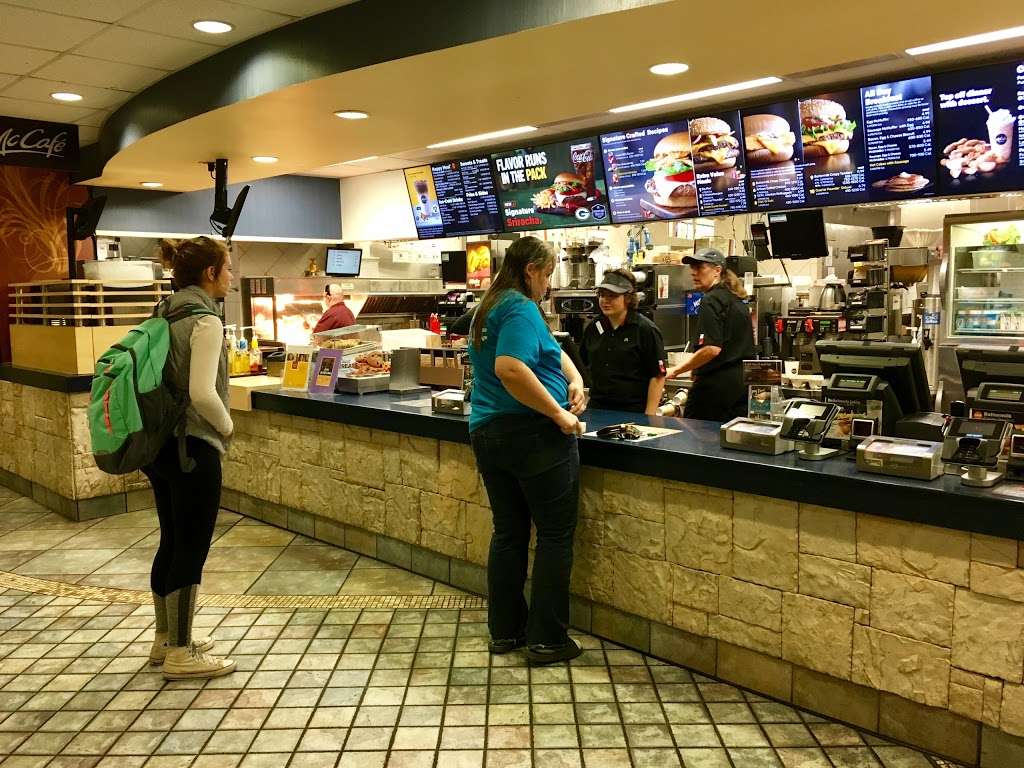 McDonalds | 104 N Wells St, Lake Geneva, WI 53147, USA | Phone: (262) 248-1144