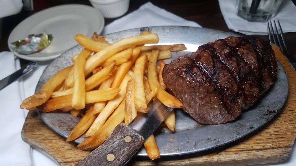 Taylors Steak House | 3361 W 8th St, Los Angeles, CA 90005, USA | Phone: (213) 382-8449