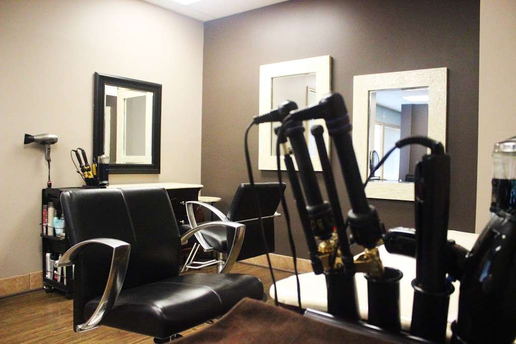 CR Salon | 40 Main St N, Woodbury, CT 06798, USA | Phone: (203) 263-6330