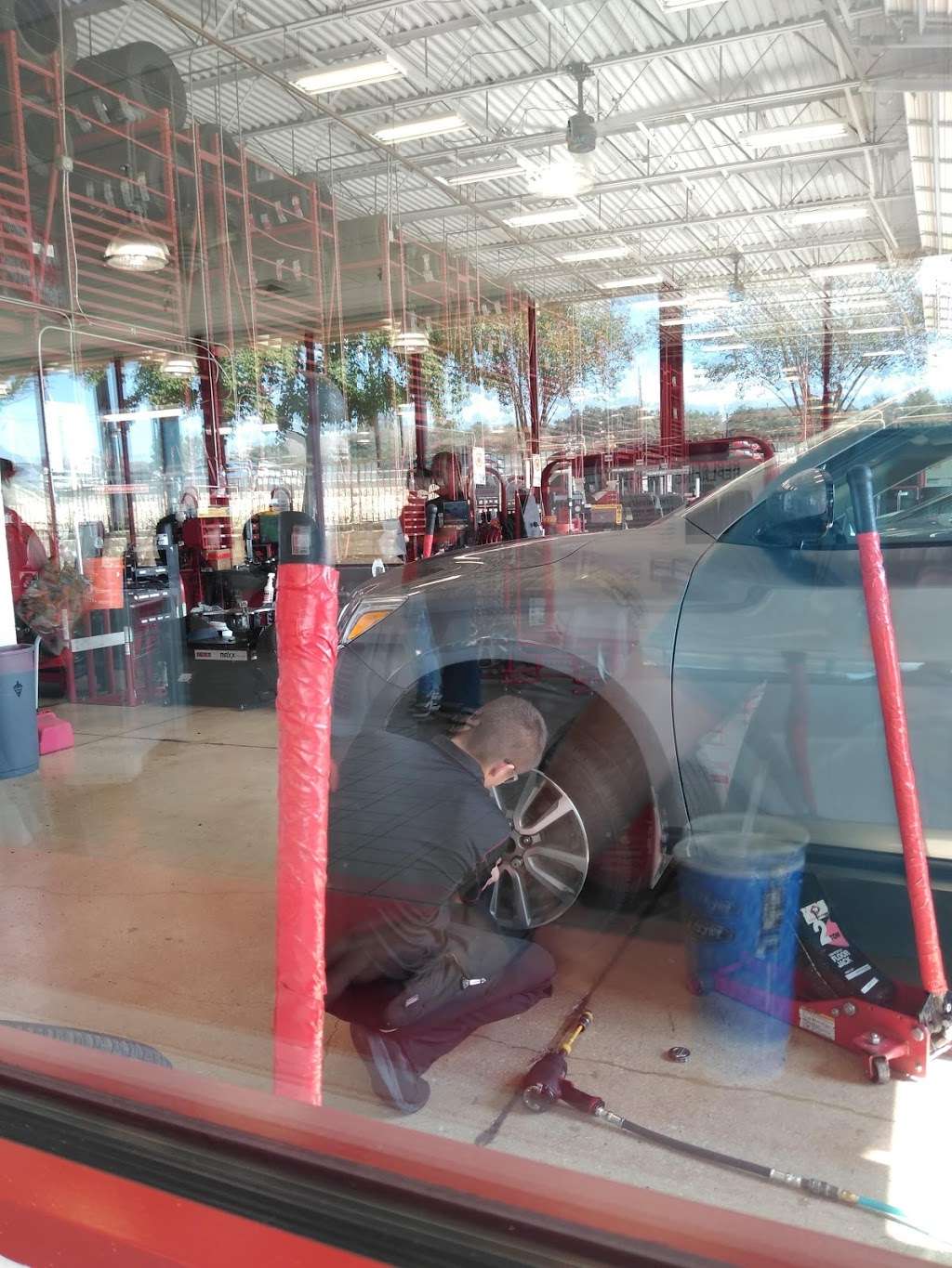 Discount Tire | 20690 US-281, San Antonio, TX 78258 | Phone: (210) 499-4730