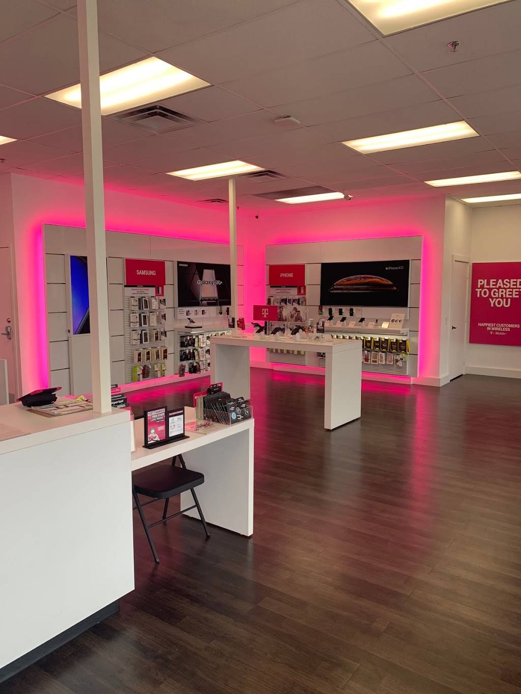 T-Mobile | 9910 Riverside Pkwy, Tulsa, OK 74137, USA | Phone: (918) 528-3383