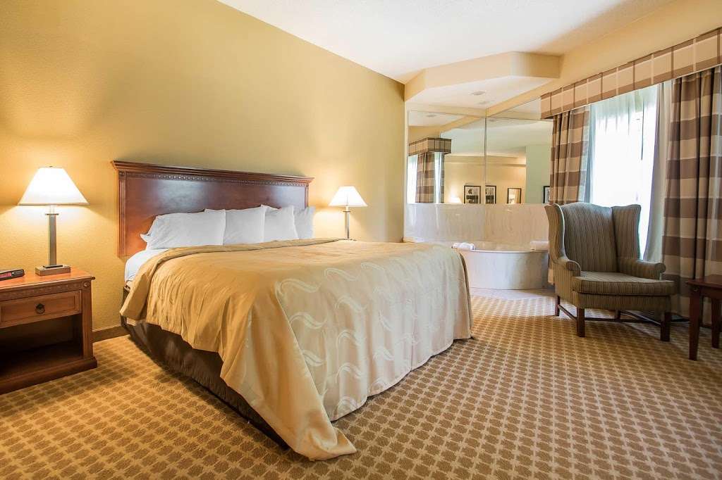 Quality Inn & Suites | 2921 OLeary Ln, East Troy, WI 53120, USA | Phone: (262) 642-2100